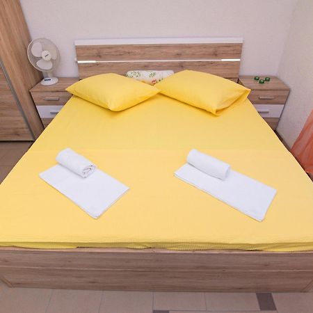 Apartment Afrika Makarska Buitenkant foto