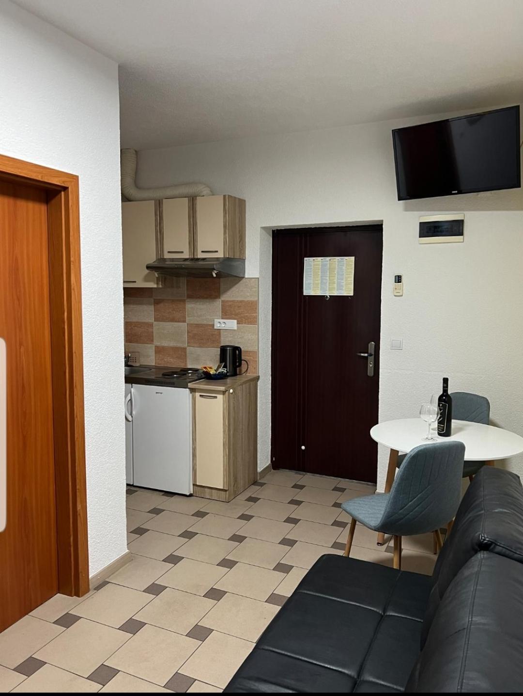 Apartment Afrika Makarska Buitenkant foto