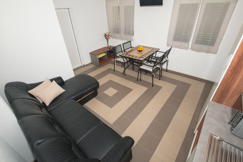 Apartment Afrika Makarska Buitenkant foto