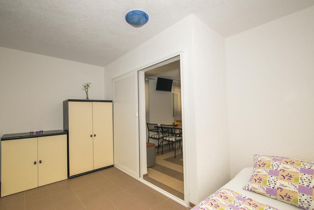 Apartment Afrika Makarska Buitenkant foto