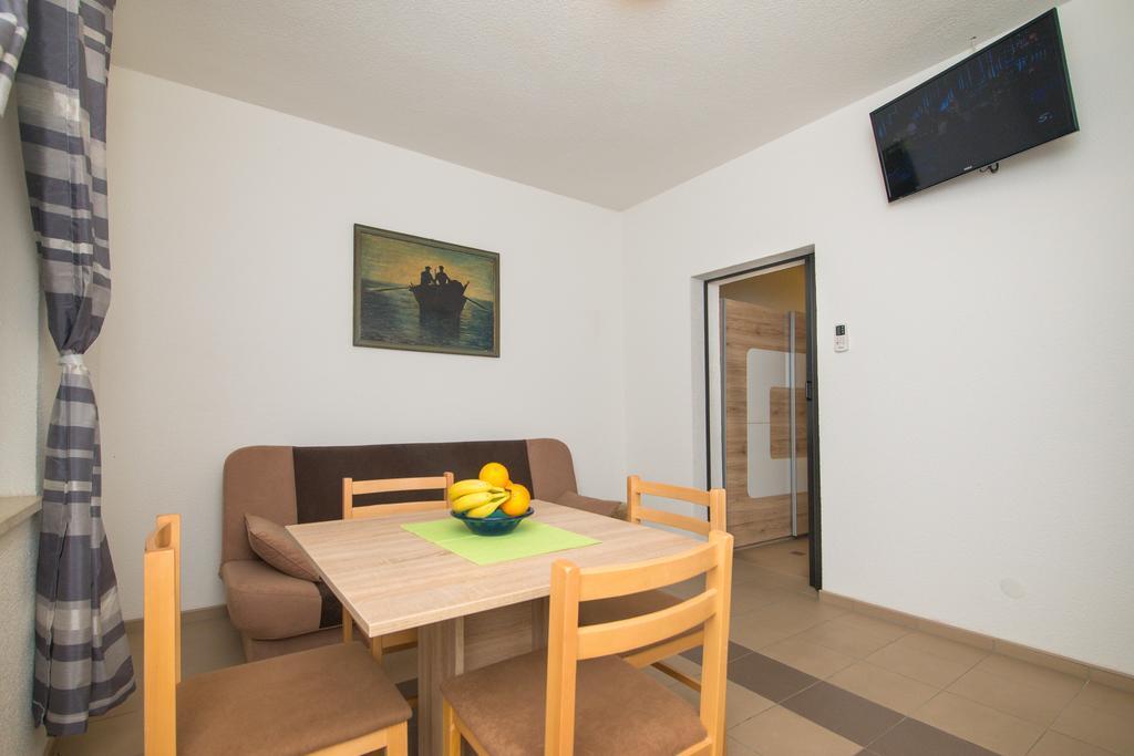 Apartment Afrika Makarska Buitenkant foto