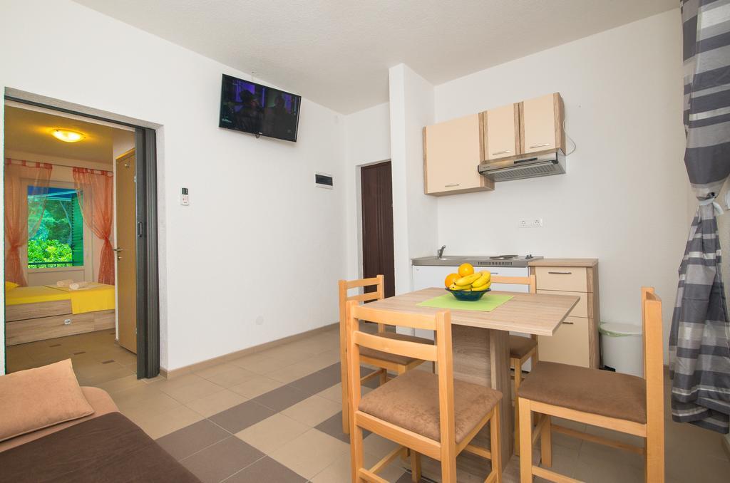 Apartment Afrika Makarska Buitenkant foto