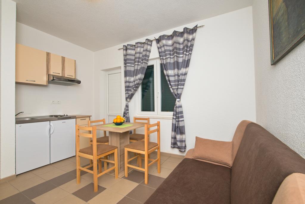 Apartment Afrika Makarska Buitenkant foto