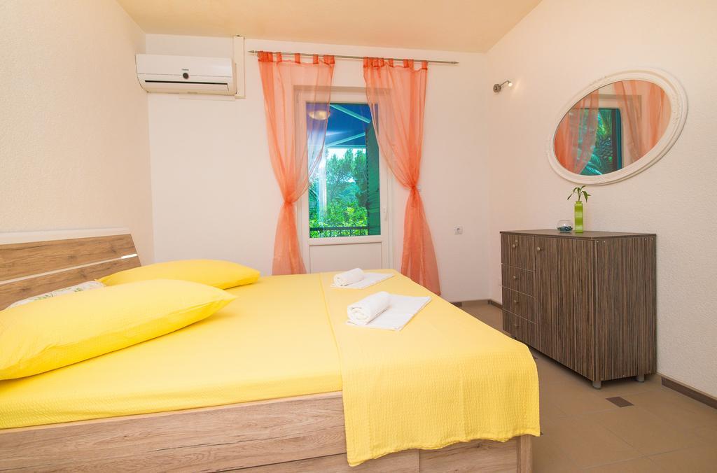 Apartment Afrika Makarska Buitenkant foto