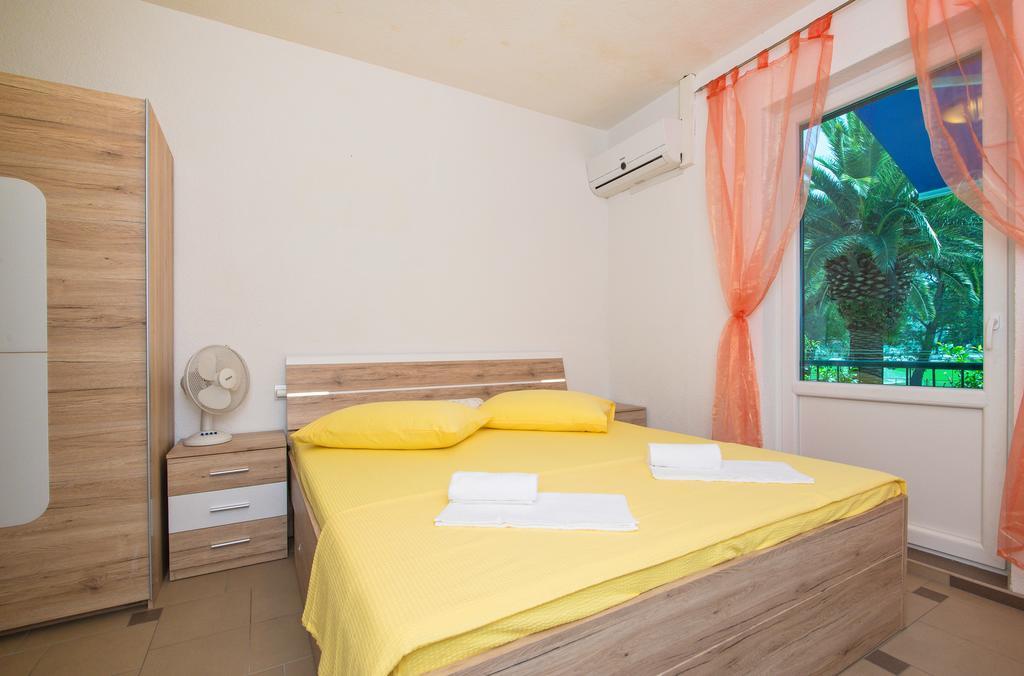 Apartment Afrika Makarska Buitenkant foto