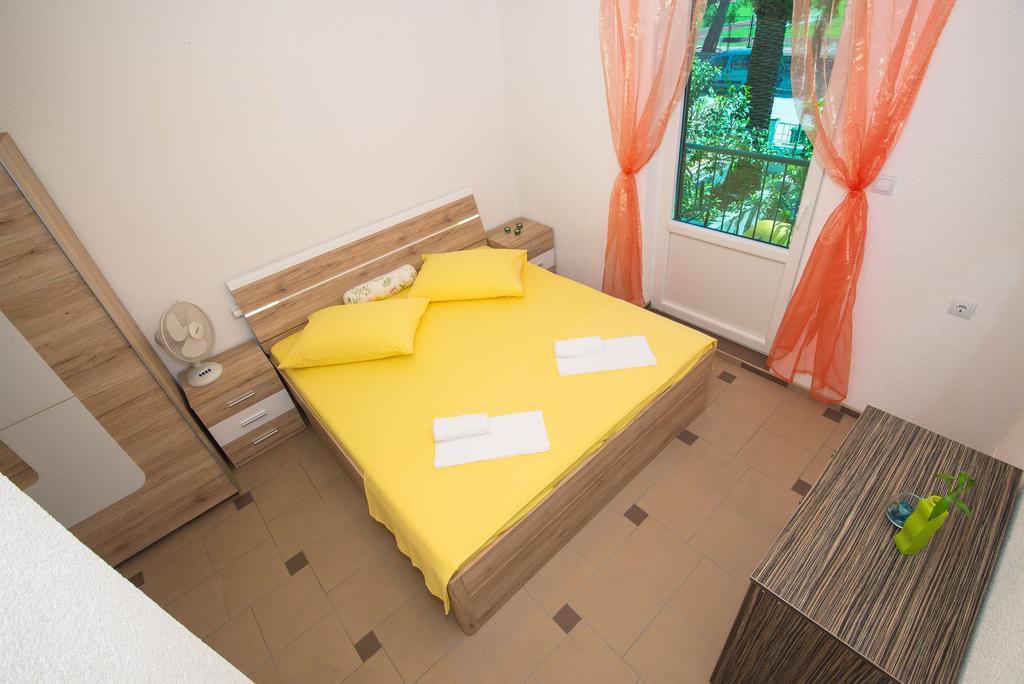 Apartment Afrika Makarska Buitenkant foto