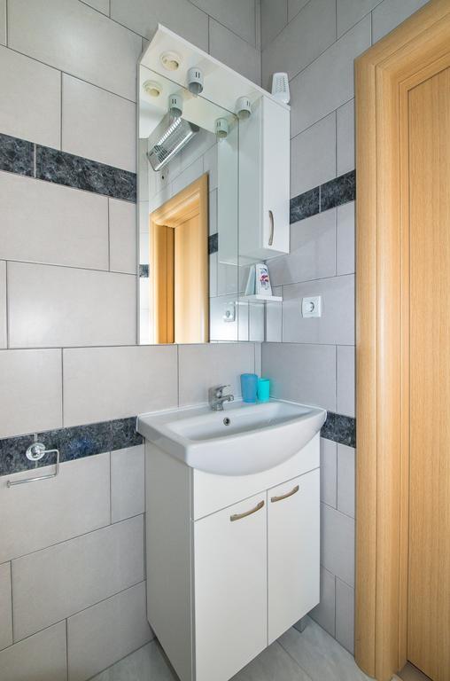 Apartment Afrika Makarska Buitenkant foto